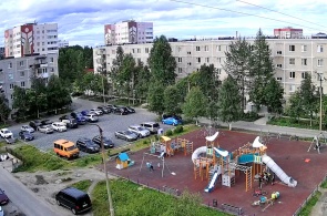 Belova 街上的儿童游乐场。 网络摄像头 Polyarnye Zori