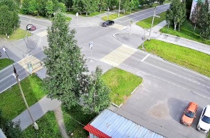 建设者的十字路口 - 罗蒙诺索夫街道。 网络摄像头 Polyarnye Zori