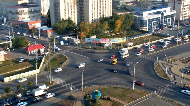 45平行线和Dovatortsev街道的十字路口。 Stavropol在线摄像头
