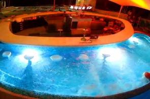 按摩浴缸-在水上公园的游泳池。 Nemo Hotel Resort&SPA Odessa网络摄像头在线
