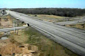 俯瞰分区街附近的 401 高速公路的网络摄像头