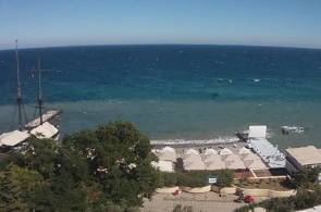 从Oreanda酒店的海滩景色。雅尔塔在线摄像头