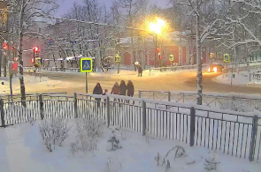 Sovetskaya-基洛夫街道的十字路口。网络摄像头Medvezhyegorsk在线