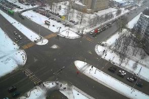 俯瞰查帕耶夫-米拉街道交叉口的网络摄像机