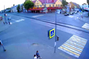 Krasnoarmeyskaya 的十字路口 - 宇航员街道。 网络摄像头 下塔吉尔