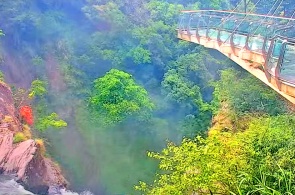 小乌来瀑布玻璃桥（全景）。 网络摄像头 桃园