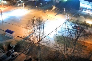 卡尔马克思和 Primorsky Komsomol 街道的十字路口。 网络摄像头 大石头
