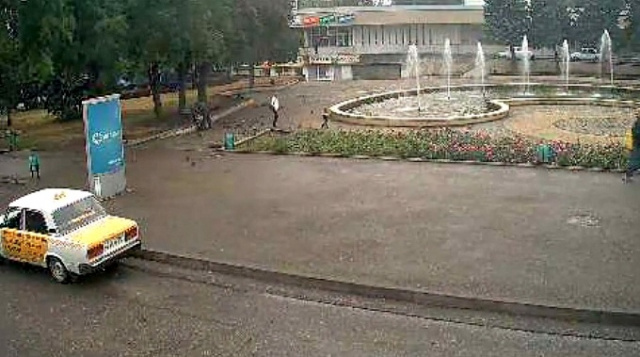 喷泉在马蹄铁的中心。 Pyatigorsk实时