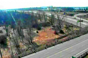 加德纳路附近俯瞰 401 高速公路的摄像头