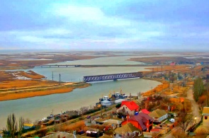 旧桥和通往Arabatskaya strelka的道路的景色。 Genichesk网上直播