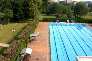 Starz运动场馆，一个室外泳池。 摄像头的斯特拉科尼采的在线