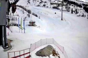 格拉登卡亚滑雪胜地。角度 3. 萨亚诺戈尔斯克在线网络摄像头