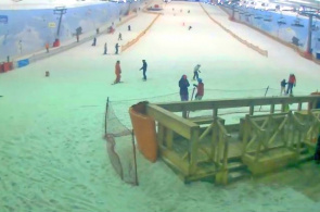 VGK“SNEZH.KOM”的滑雪中心。坡