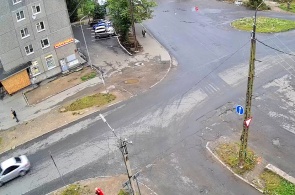 Sudostroitelnaya 的十字路口 - Kemskaya 街道。 网络摄像头 彼得罗扎沃茨克