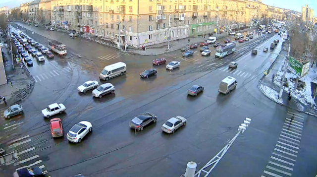 胜利大道与Kaslinskaya街头在线摄像头的十字路口