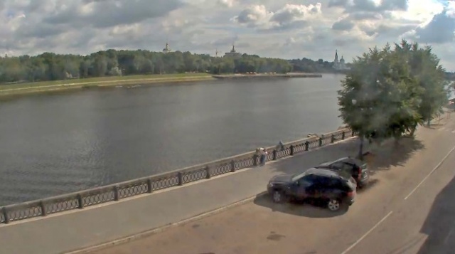 伏尔加河的堤防。特维尔在线摄像头