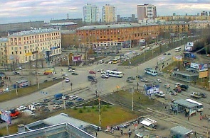 Cosmonaut街道的十字路口 -  Mashinostroiteley在线摄像头