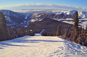 卡拉科尔滑雪胜地。 网络摄像头 比什凯克