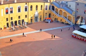 Skalon（城镇广场）的视图。 网络摄像头费拉拉
