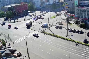 K. Marx 和 Polyarnye Zori 街道的十字路口。 网络摄像头 摩尔曼斯克