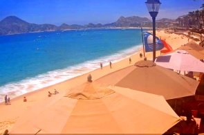 梅达诺海滩 (Medano Beach) 靠近 Villa del Palmar 酒店。卡波圣卢卡斯在线网络摄像头