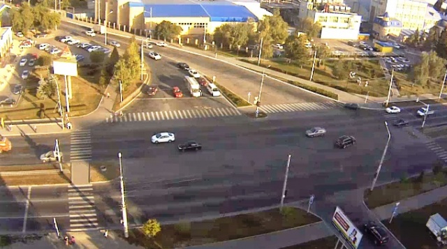 Dovatortsev和Serov街道的十字路口。 Stavropol在线摄像头