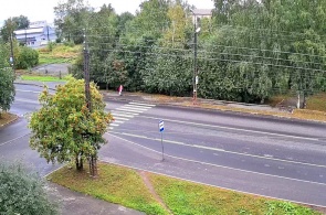 Sudostroitelnaya 街上的人行横道。 网络摄像头 彼得罗扎沃茨克