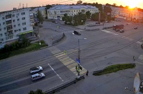 伏龙芝的十字路口 - Chernykh 街道。 网络摄像头 下塔吉尔