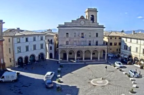 城市广场和市政厅的视图。 网络摄像头 佩鲁贾